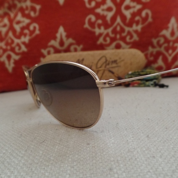 Maui Jim Baby Beach Aviator in Gold w/ Bronze Lens - Picture 4 of 13